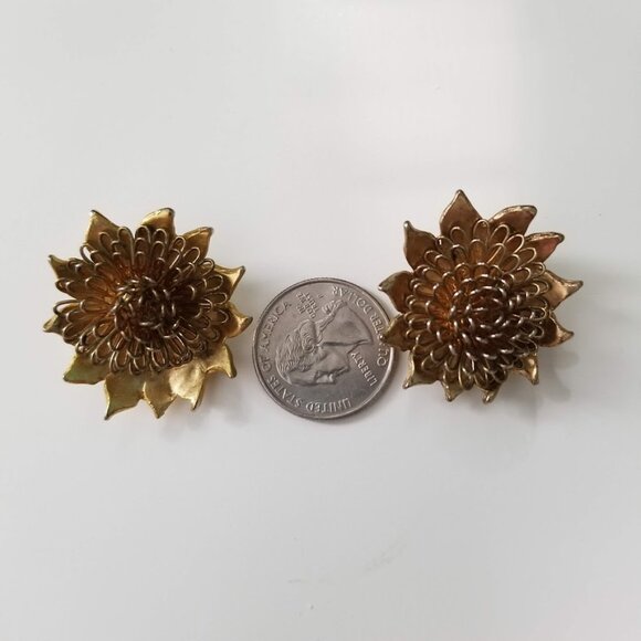 Vintage Brushed Gold tone Sun Flower 3D Wish Hippie Clip On Earrings MCM Artsy - Picture 7 of 7